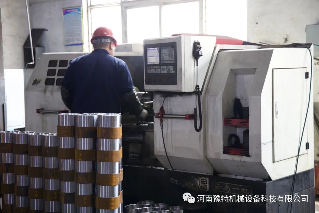 2022年圓振動篩基本結(jié)構(gòu)/工作原理及結(jié)構(gòu)特點(diǎn)